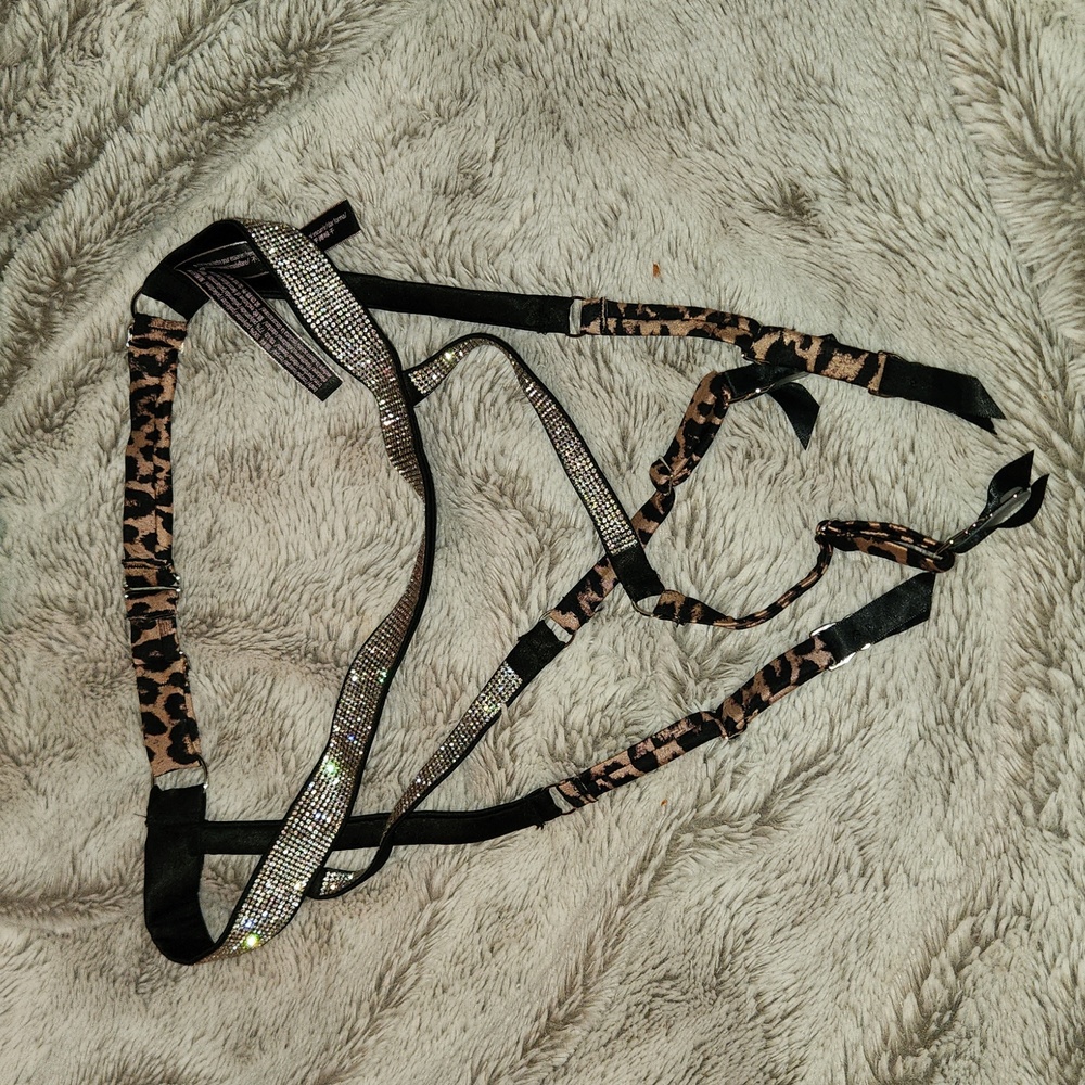 Victoria's Secret Very Sexy Shine Strap Garter Belt - Picture 2 of 2